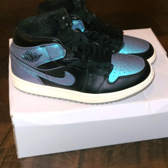 Mint Condition Womens Air Jordan 1 Mid Black and Pale Ivory Sneakers - Picture 2 of 8